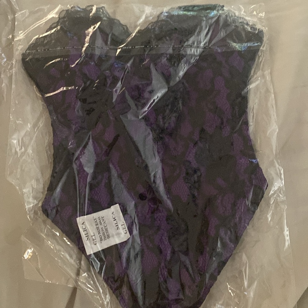(3) Corset shaped Gift bags!  Never opened Pink, purple and red - Picture 5 of 6